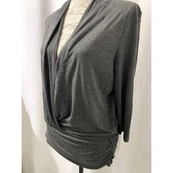 H&M Drape Front Top with Ruching on Sides - Picture 3 of 3